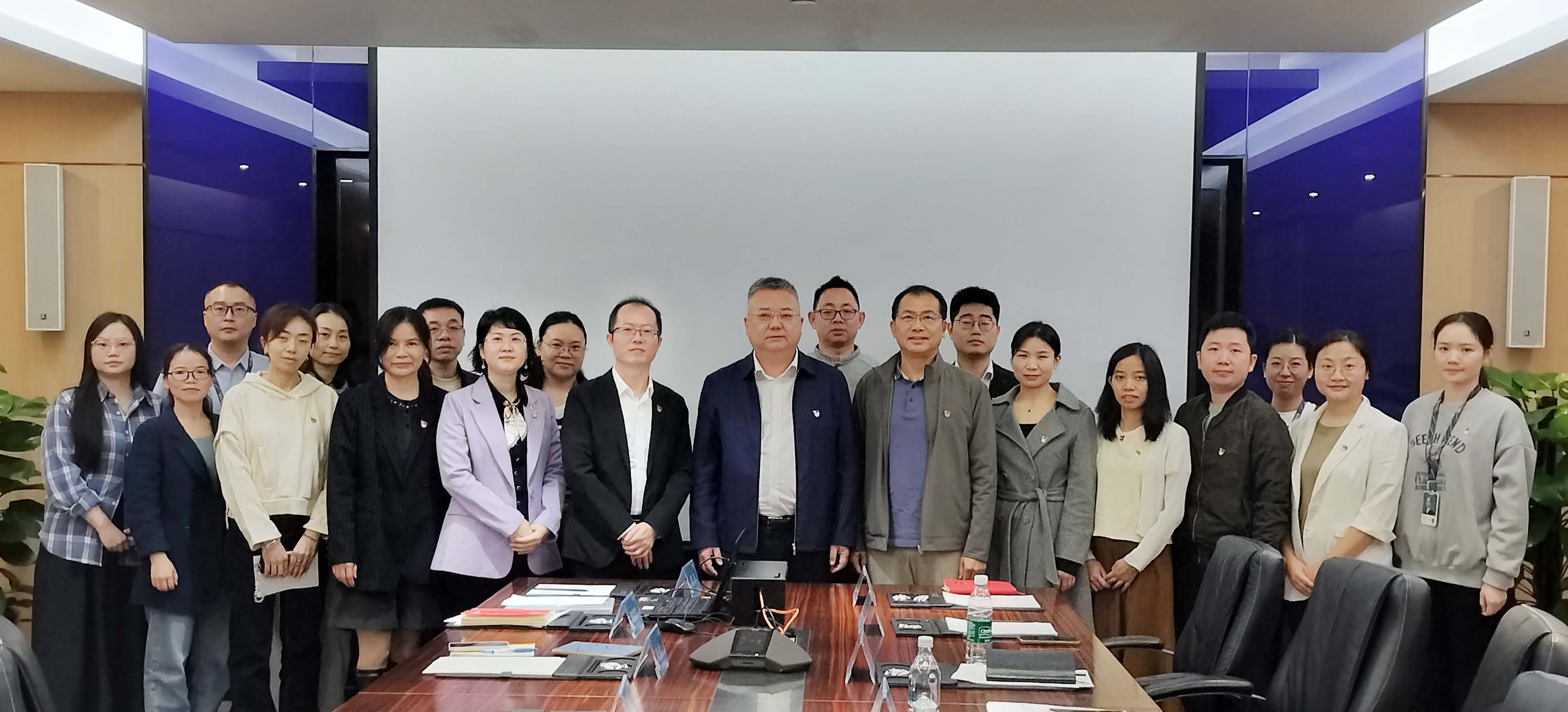 李程任深圳市jinnianhui今年会供应链股份有限公司党委书记，钟志华任党委副书记、纪委书记